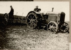 Фотография. Посев в Ставропольской психиатрической колонии. 1930-е гг. Из фотоальбома главного врача А.Я. Доршта 1939 г.